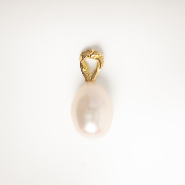 The Nike Pearl Pendant